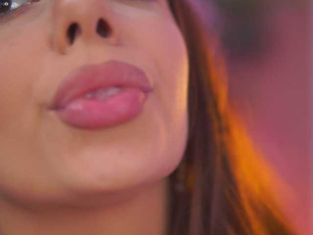 AishaBee webcam