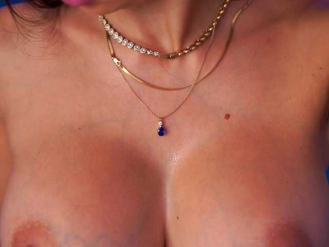 AishaBee live cam on BongaCams