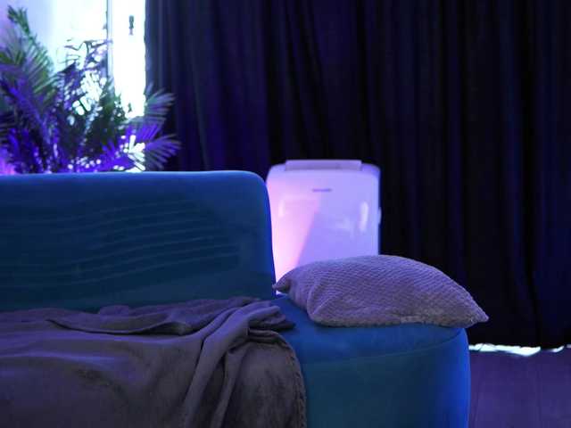 AishaBee live webcam show