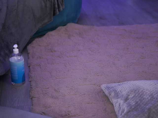 AishaBee live webcam show