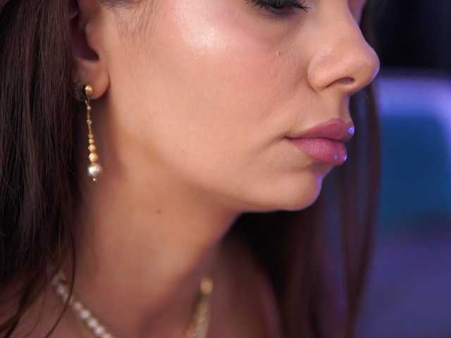 AishaBee live webcam show