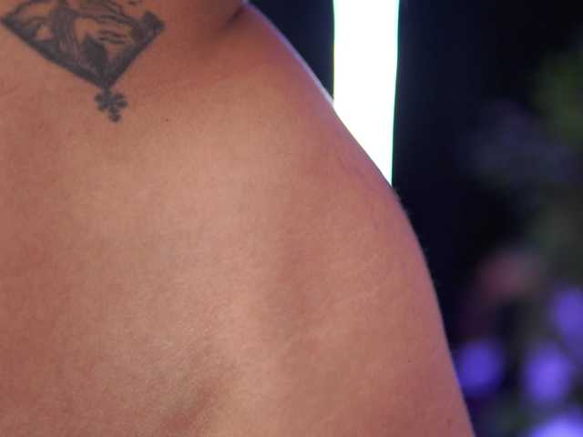 AishaBee live webcam show