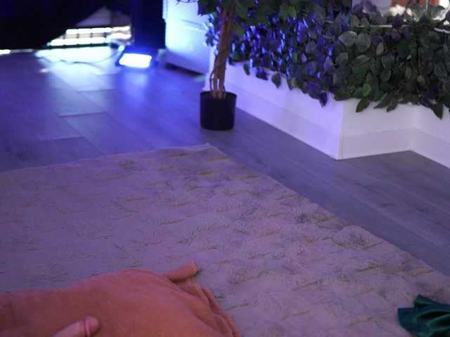 AishaBee live webcam show