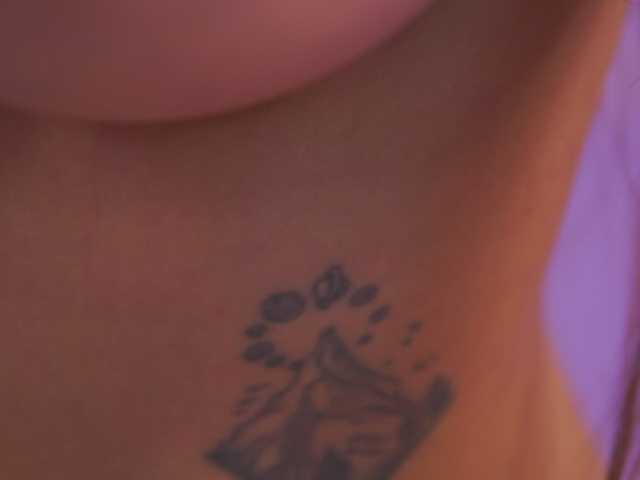 AishaBee live cam on BongaCams