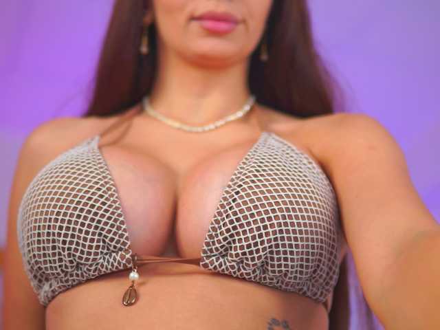 AishaBee live cam on BongaCams