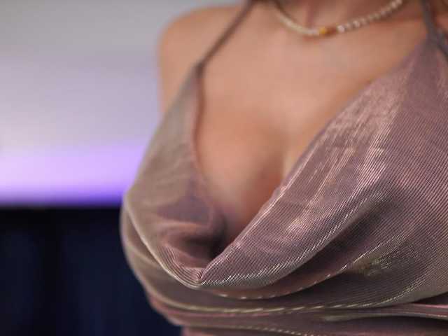 AishaBee live cam on BongaCams