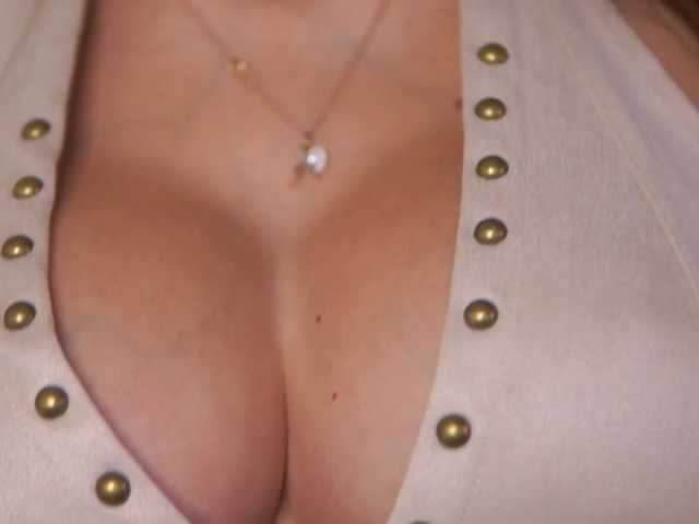 AishaBee live cam preview