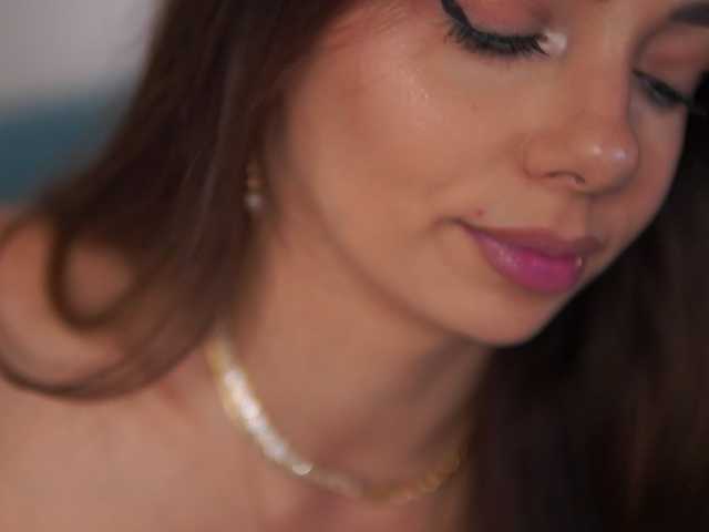 AishaBee webcam