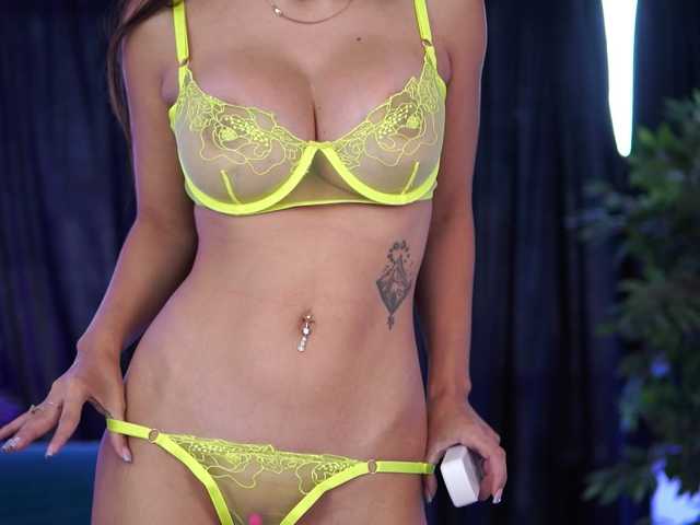 AishaBee live cam on BongaCams