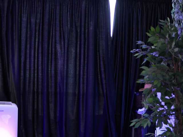 AishaBee webcam
