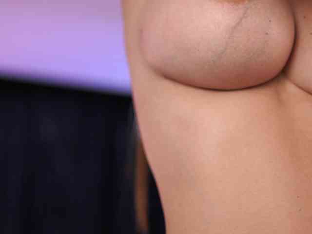 AishaBee webcam