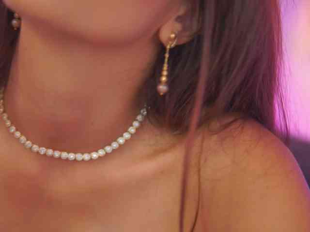 AishaBee webcam