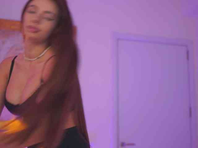 AishaBee webcam