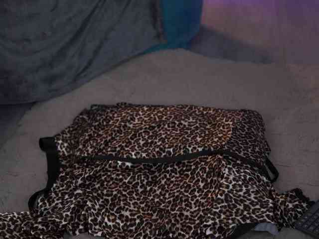 AishaBee webcam
