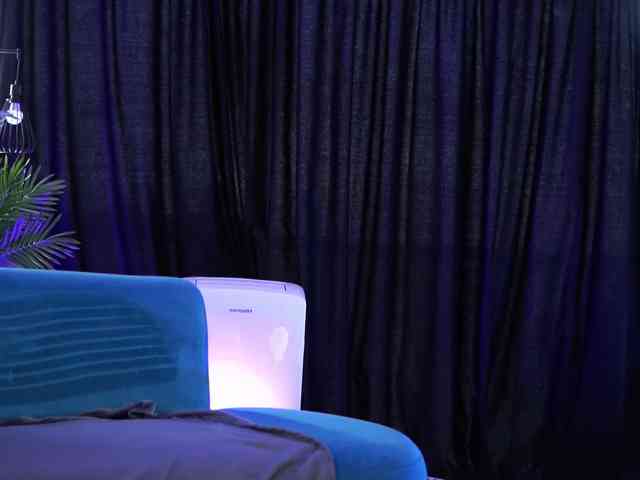 AishaBee webcam