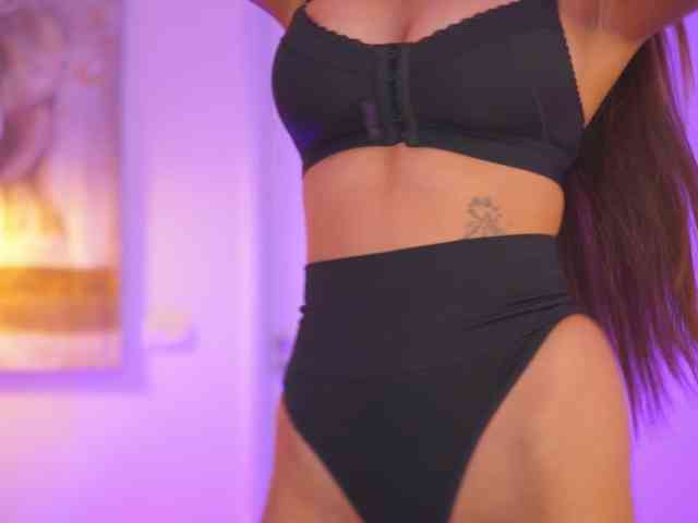 AishaBee webcam