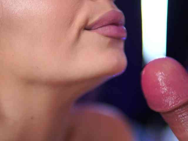 AishaBee webcam