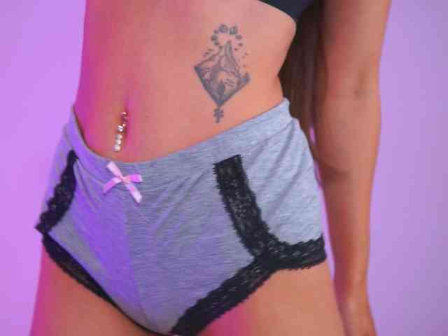 AishaBee webcam