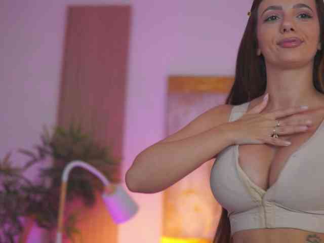AishaBee webcam