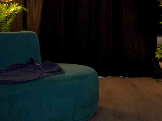 AishaBee webcam