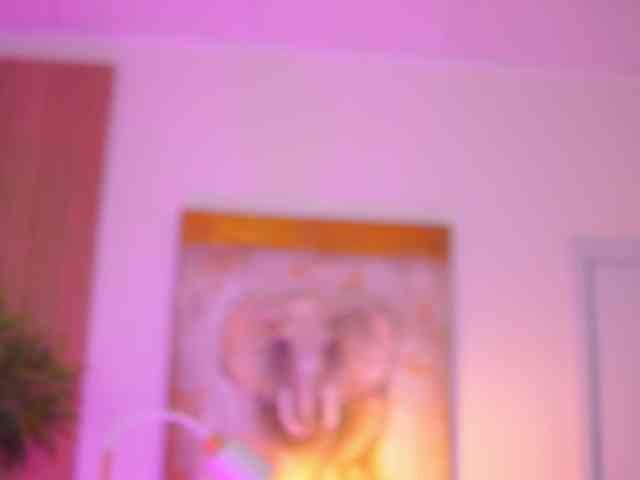 AishaBee webcam