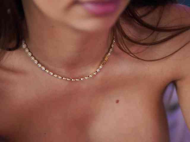 AishaBee webcam