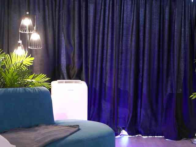 AishaBee webcam