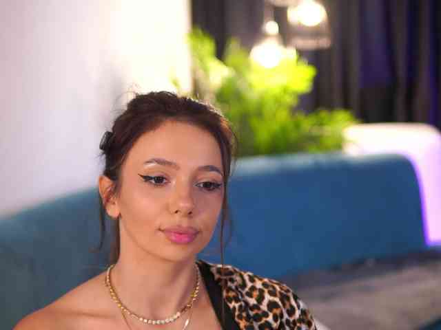 AishaBee webcam