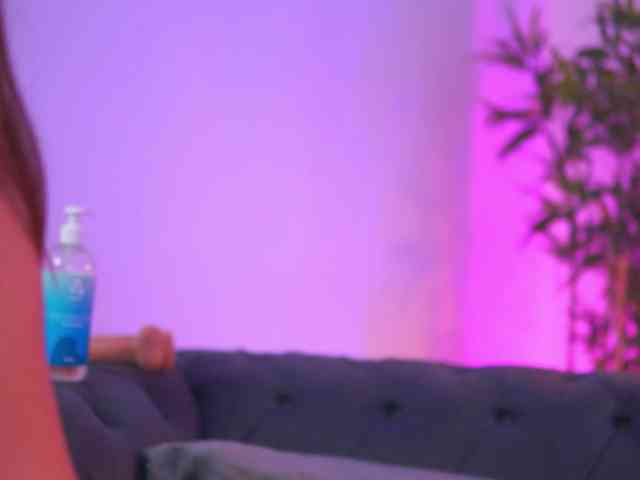 AishaBee webcam
