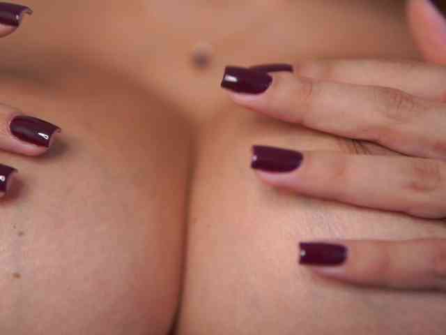 AishaBee webcam