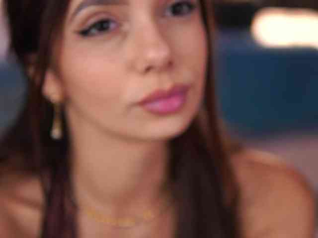 AishaBee webcam