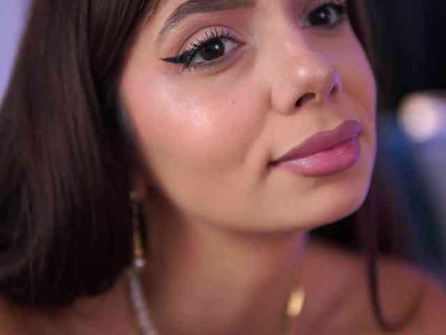 AishaBee webcam