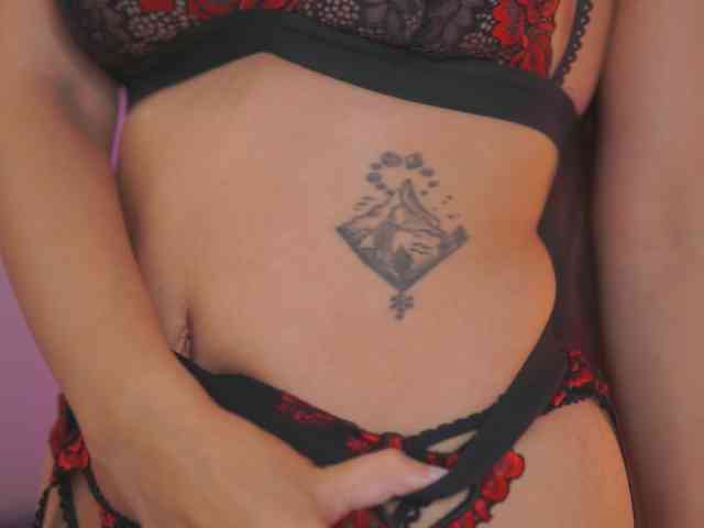 AishaBee webcam