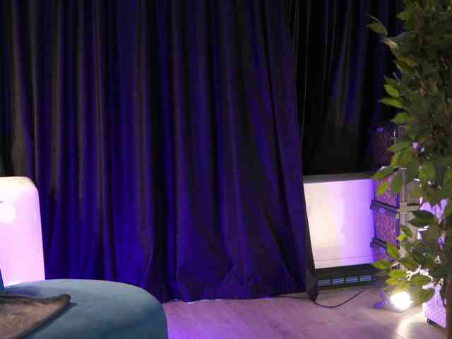 AishaBee webcam