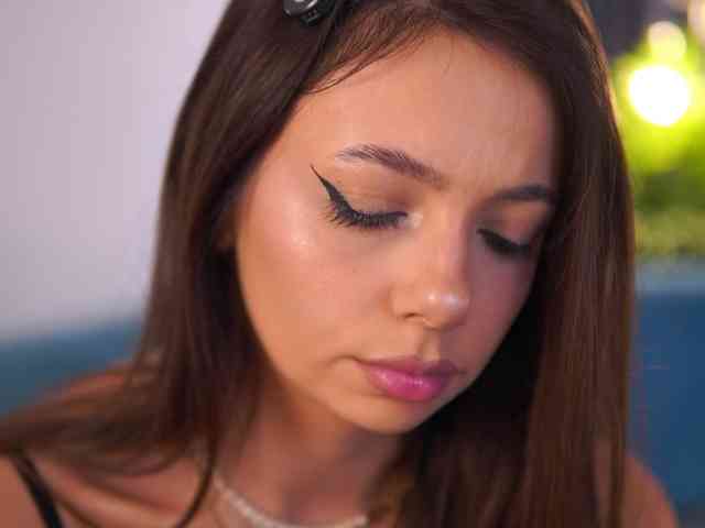 AishaBee webcam