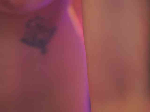 AishaBee webcam