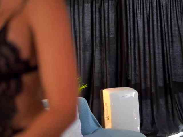 AishaBee webcam