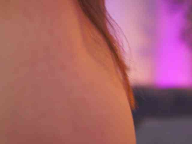 AishaBee webcam
