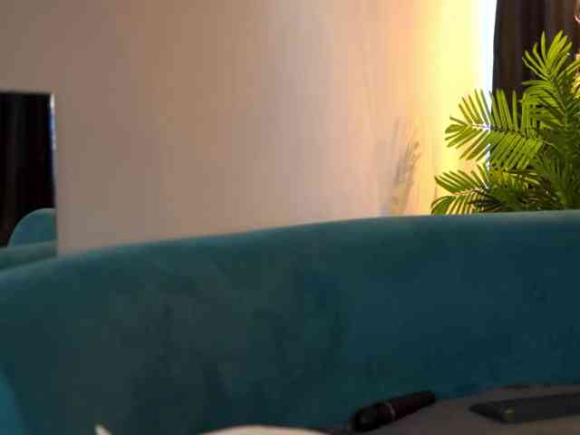 AishaBee webcam