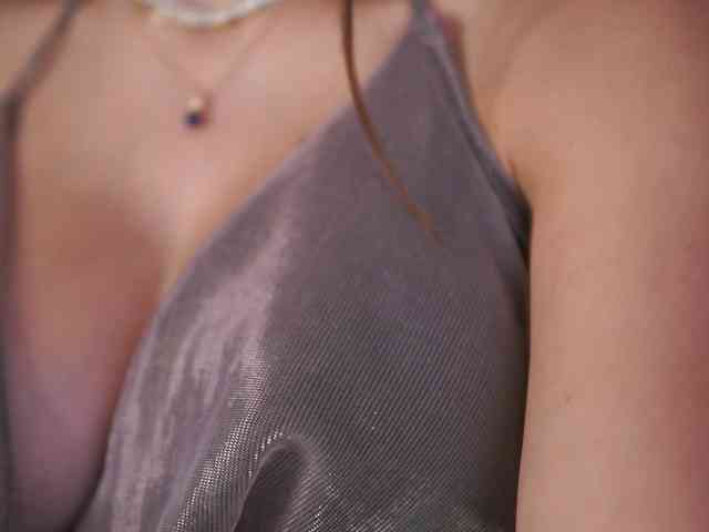 AishaBee webcam