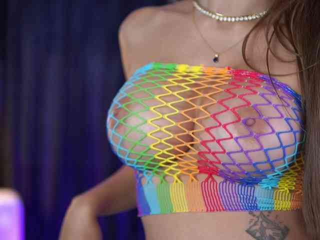 AishaBee webcam