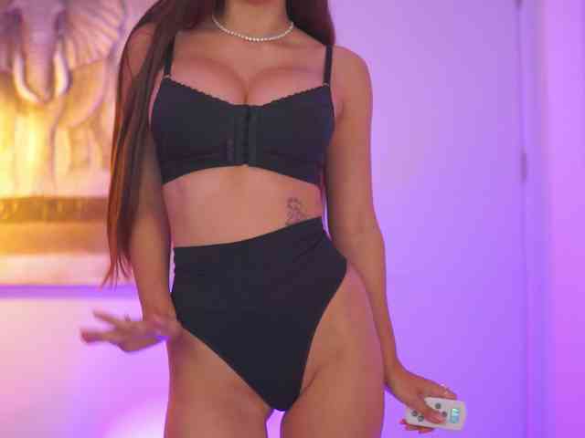 AishaBee webcam