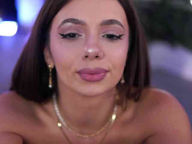 AishaBee webcam