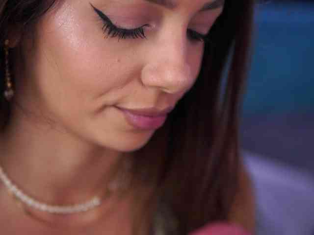 AishaBee webcam