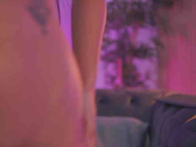 AishaBee webcam