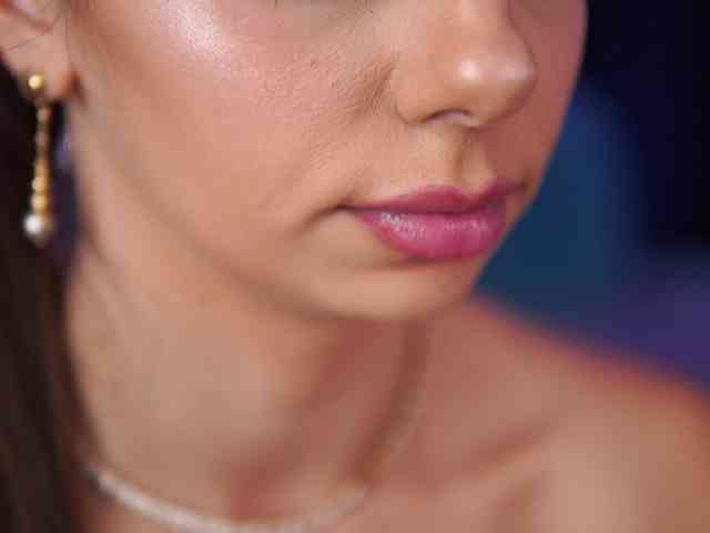 AishaBee webcam