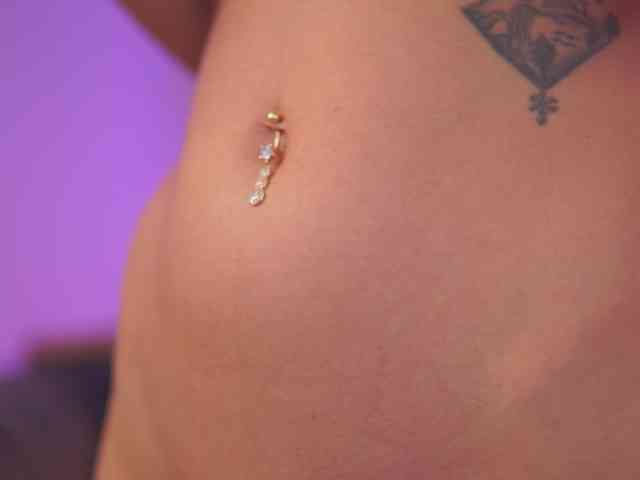 AishaBee webcam