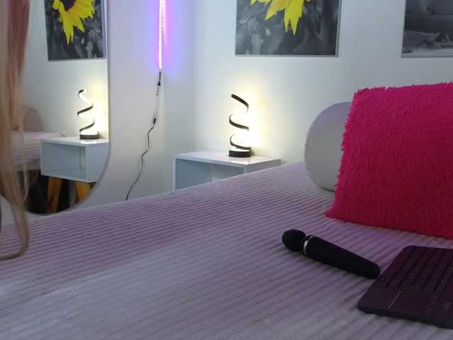 Misskarla live cam on BongaCams