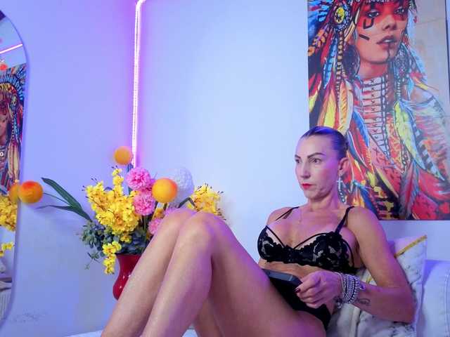 Misskarla live cam on BongaCams