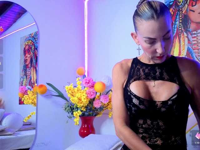 Misskarla live cam on BongaCams